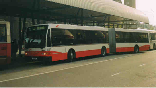 Foto van SBM Berkhof 2000NL G 827 Gelede bus door_gemaakt Jelmer