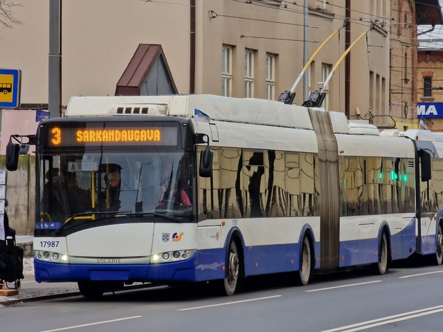 Foto van Rigas Skoda 27Tr 17987 Gelede bus door_gemaakt RKlinkenberg
