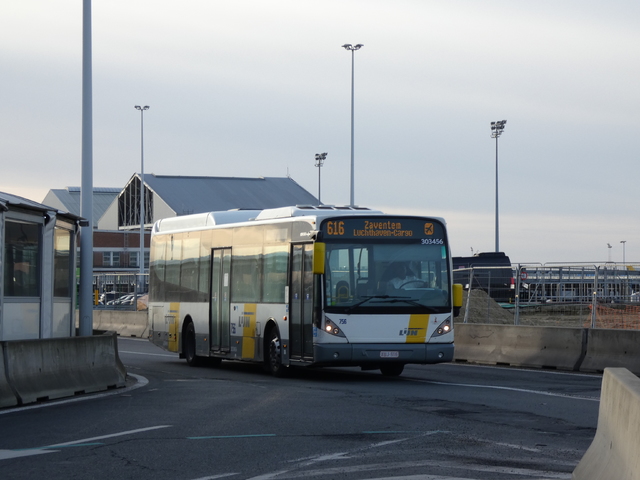 Foto van DeLijn Van Hool A360 H 303456 Standaardbus door Delijn821