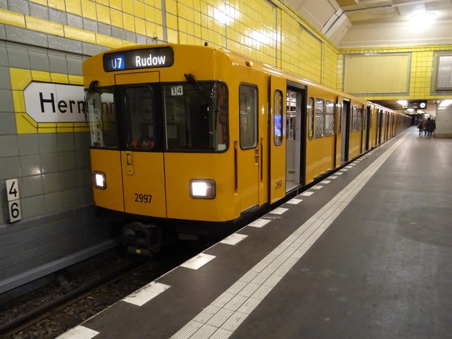 Foto van BVG BVG Baureihe F 2996 Metro door Jossevb