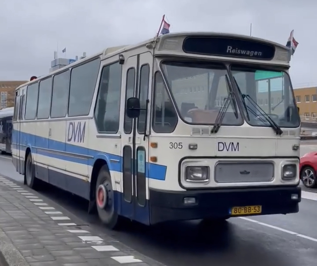 Foto van NBM Leyland-Den Oudsten Standaardstreekbus 305 Standaardbus door M48T