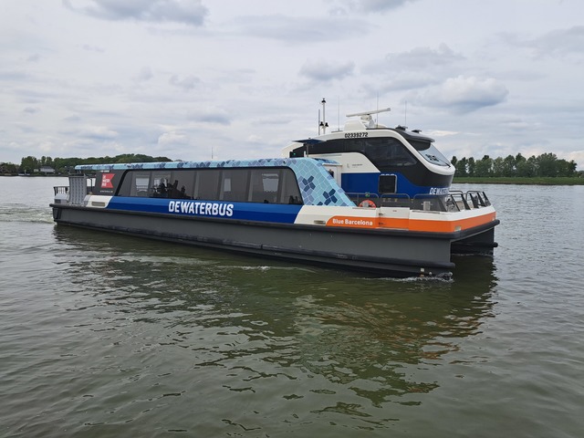 Foto van QBZ Waterbus (hybride) 6719 Veerpont door treinspotter-Dordrecht-zuid