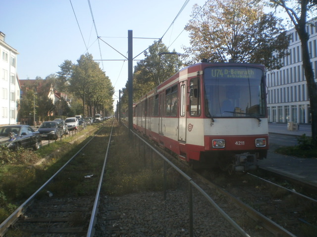 Foto van Rheinbahn Stadtbahnwagen B 4211 Tram door Perzik