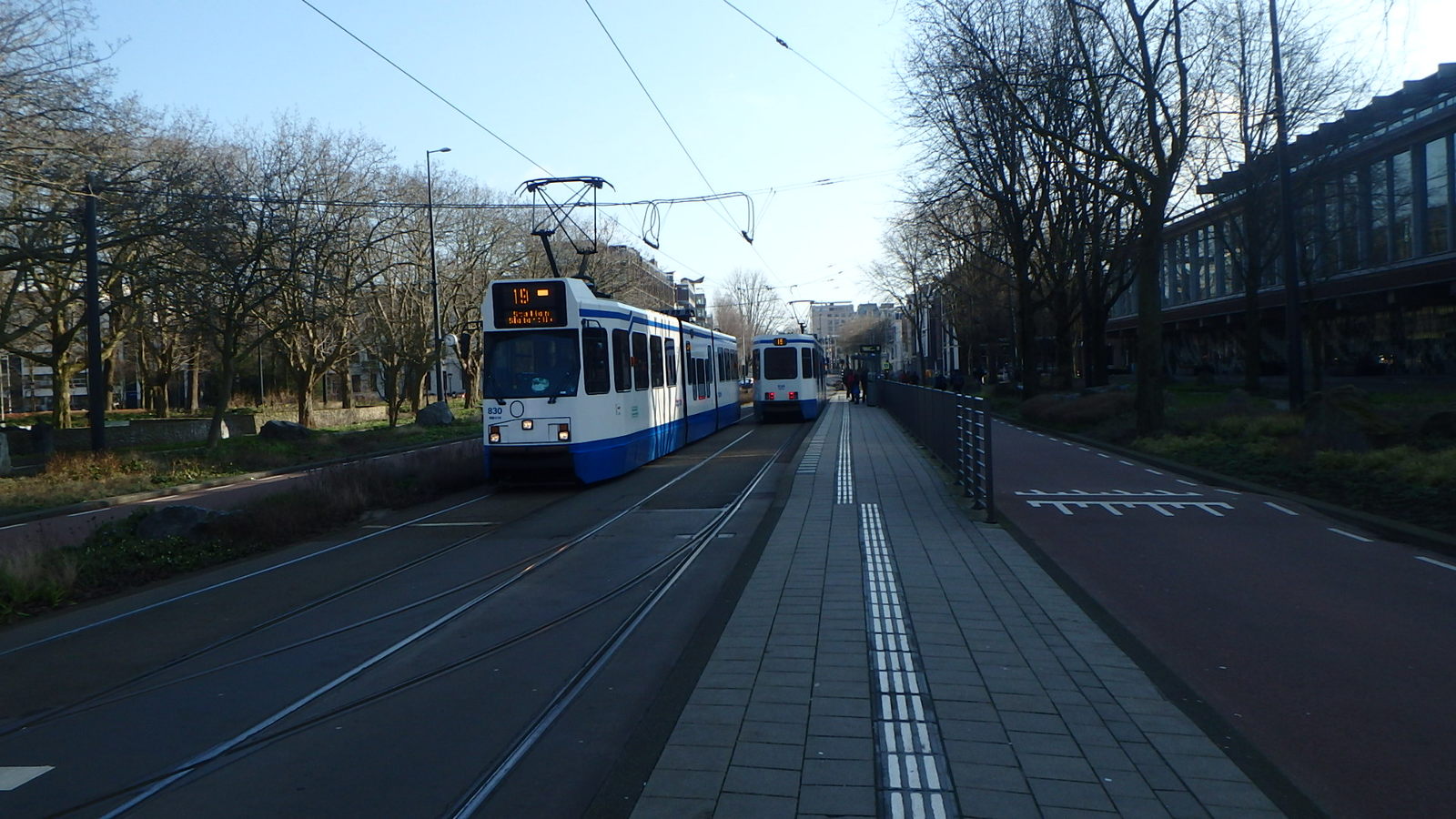 Foto van GVB 12G-tram 830