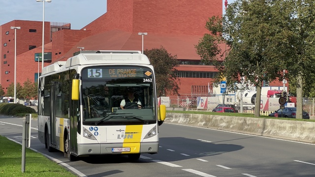Foto van DeLijn Van Hool A309 Hybrid 2462 Midibus door Stadsbus