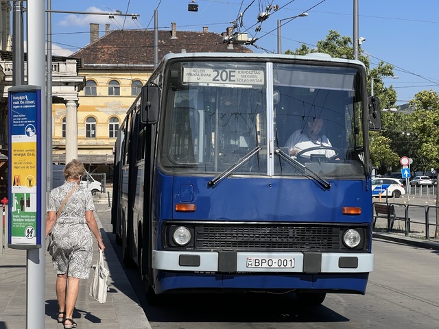 Foto van BKK Ikarus 280.49 1 Gelede bus door_gemaakt Stadsbus