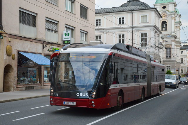 Foto van Salzburg Solaris Trollino 18 326 Gelede bus door Pakjesboot12