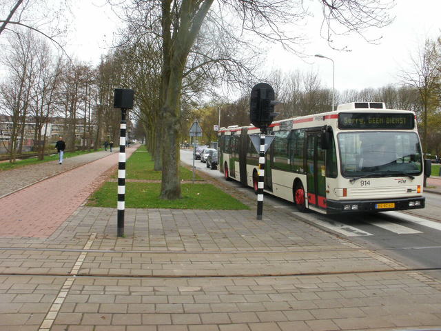 Foto van HTM Den Oudsten B93 914 Gelede bus door_gemaakt Perzik