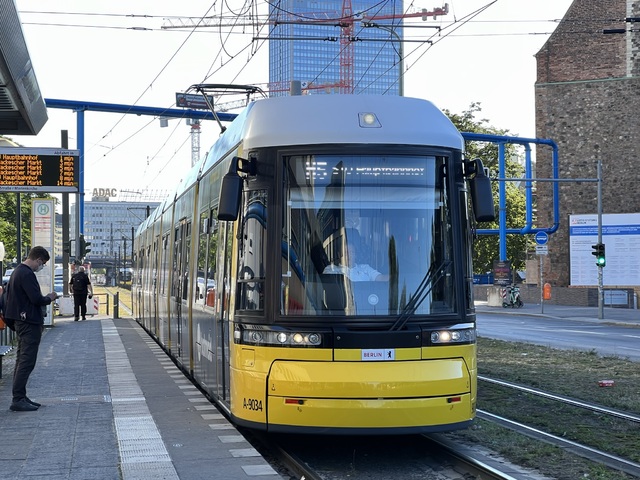 Foto van BVG Flexity 9034 Tram door Stadsbus