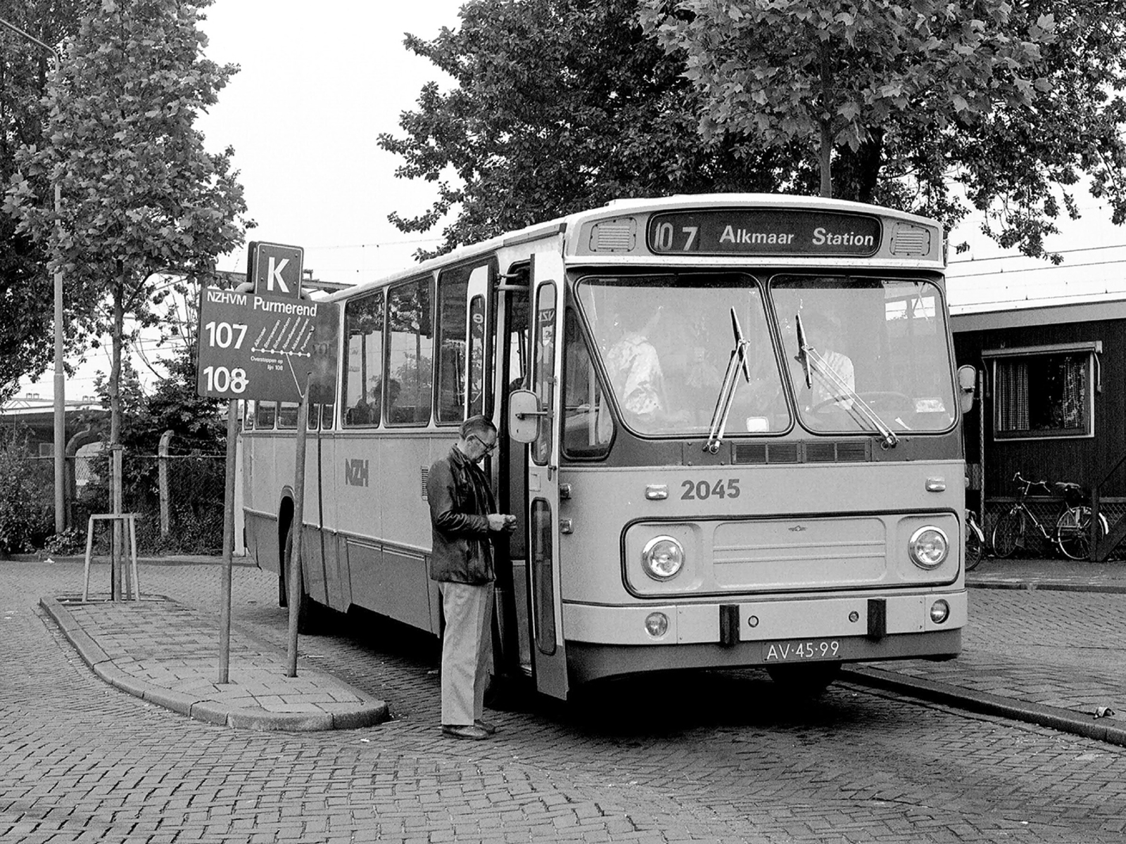 Foto van NZH Leyland-Den Oudsten Standaardstreekbus 2045