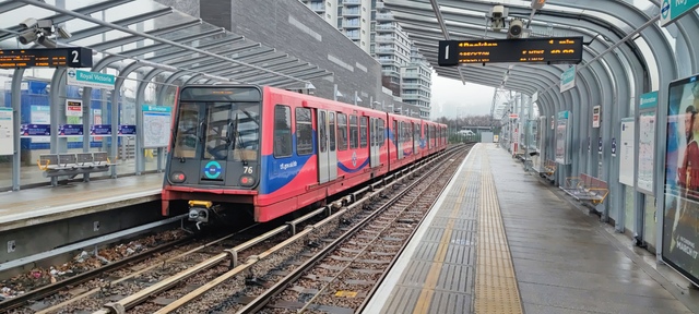Foto van DLR Docklands B90/B92/B2K 76 Metro door MHVentura