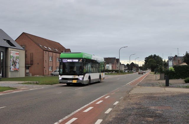 Foto van DeLijn Van Hool A12 2873 Standaardbus door mauricehooikammer