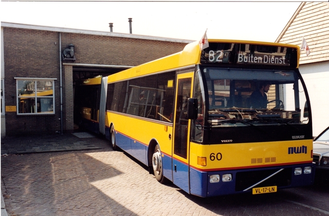 Foto van NWH Berkhof Duvedec G 607759 Gelede bus door wyke2207