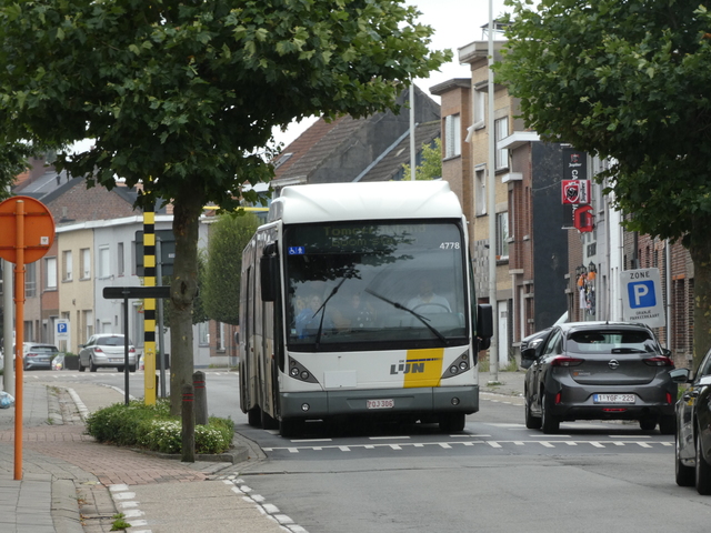 Foto van DeLijn Van Hool AG300 4778 Gelede bus door Delijn821