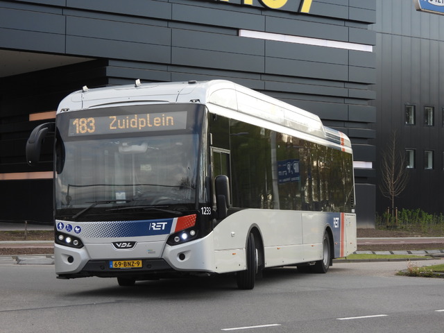 Foto van RET VDL Citea SLE-120 Hybrid 1233 Standaardbus door stefan188