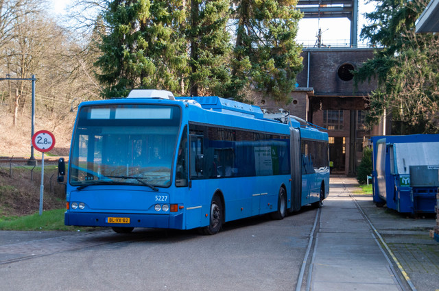 Foto van STA Berkhof Premier AT 18 5227 Gelede bus door Fedde