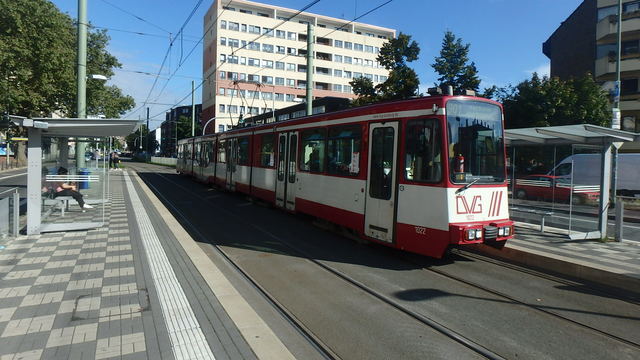 Foto van DVG Düwag GT10NC-DU 1022 Tram door_gemaakt Perzik