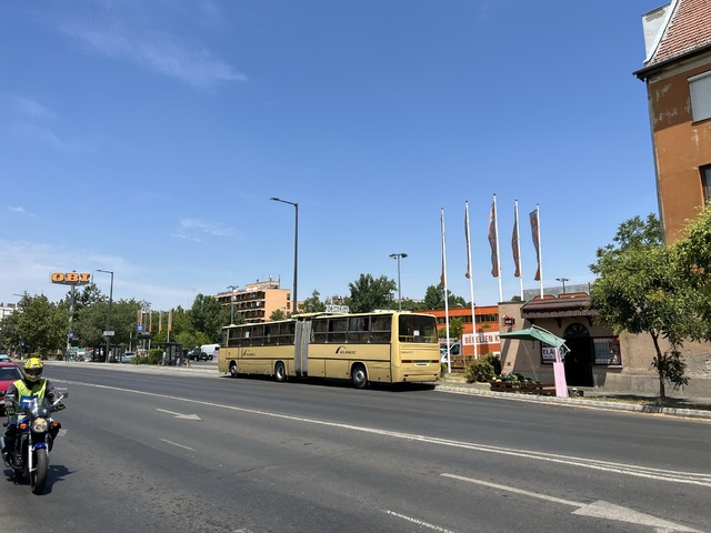 Foto van Volanbusz Ikarus C80.40A 202 Gelede bus door_gemaakt Stadsbus