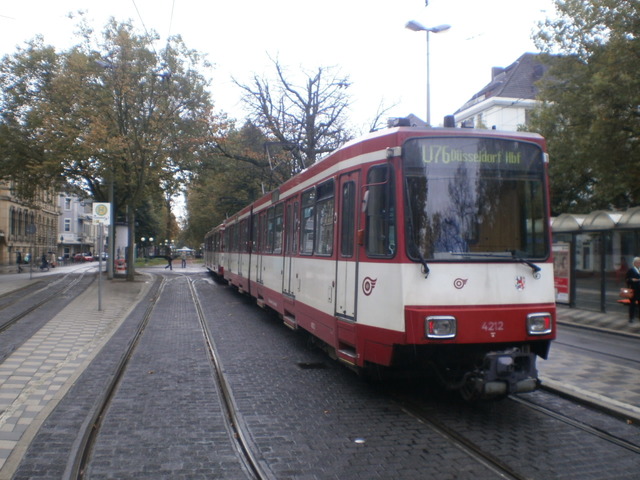 Foto van Rheinbahn Stadtbahnwagen B 4212 Tram door_gemaakt Perzik