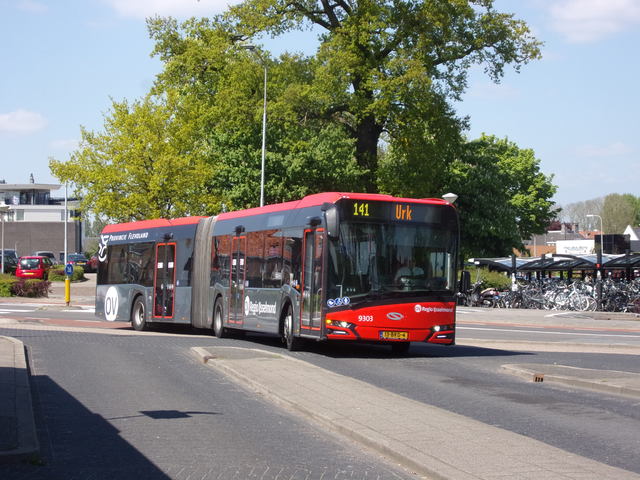 Foto van OVinIJ Solaris Urbino 18 9303 Gelede bus door_gemaakt Lijn45