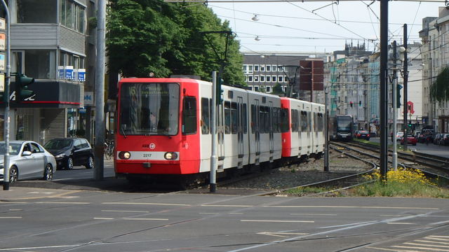 Foto van KVB Stadtbahnwagen B 2217 Tram door_gemaakt Perzik