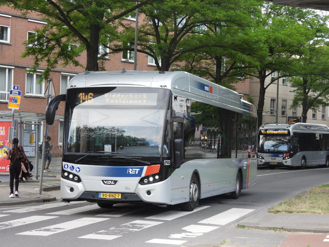 Foto van RET VDL Citea SLE-120 Hybrid 1223 Standaardbus door stefan188