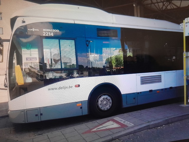 Foto van DeLijn Van Hool AG300 2214 Gelede bus door Busfantilburg15