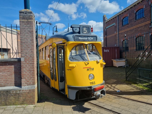 Foto van HOVM Haagse PCC 1165 Tram door_gemaakt Tramspoor