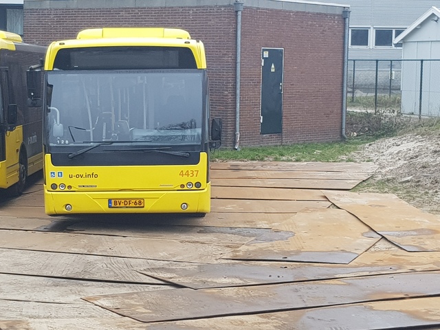 Foto van QBZ VDL Ambassador ALE-120 4437 Standaardbus door treinspotter-Dordrecht-zuid
