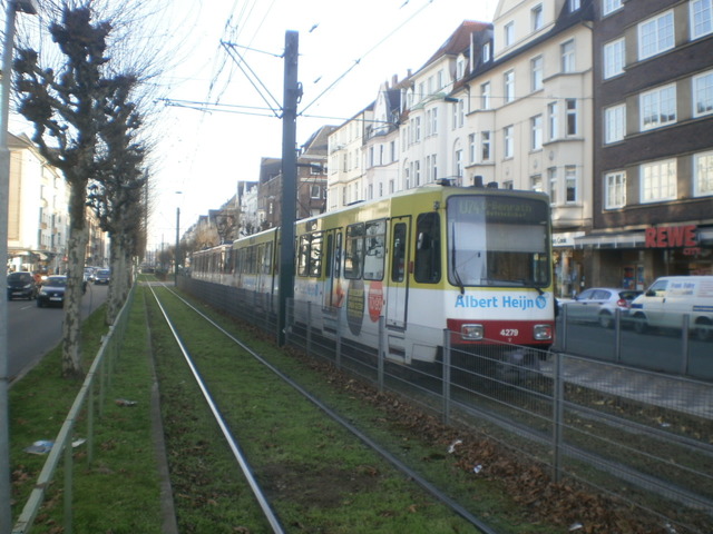 Foto van Rheinbahn Stadtbahnwagen B 4279 Tram door Perzik