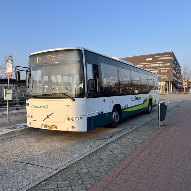 Foto van CXX Volvo 8700 RLE 5748 Standaardbus door Treinspotterzeeland