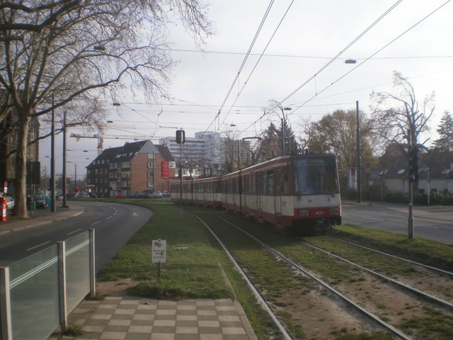 Foto van Rheinbahn Stadtbahnwagen B 4231 Tram door Perzik