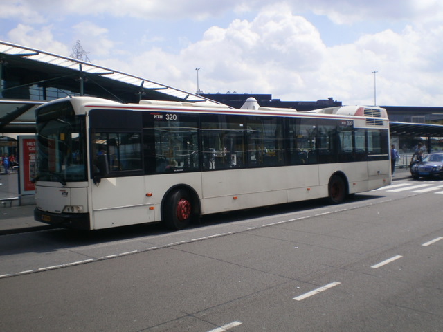 Foto van HTM Berkhof Diplomat 320 Standaardbus door Perzik
