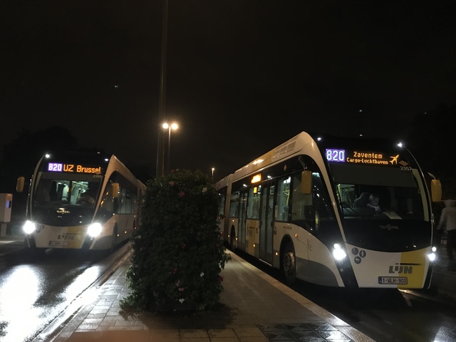 Foto van DeLijn Van Hool ExquiCity Hybrid 2351 Dubbelgelede bus door_gemaakt Delijn821