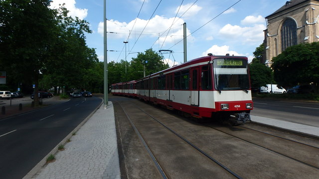 Foto van Rheinbahn Stadtbahnwagen B 4256 Tram door_gemaakt Perzik