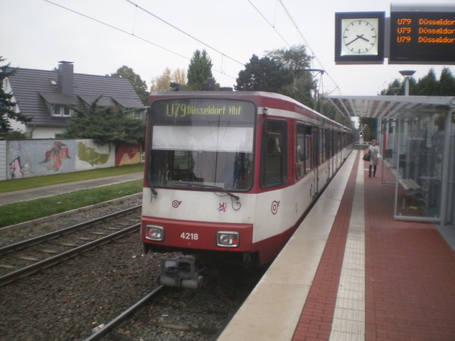 Foto van Rheinbahn Stadtbahnwagen B 4218 Tram door Perzik