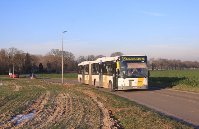 Foto van DeLijn Jonckheere Transit 2000 G 4939 Gelede bus door mauricehooikammer