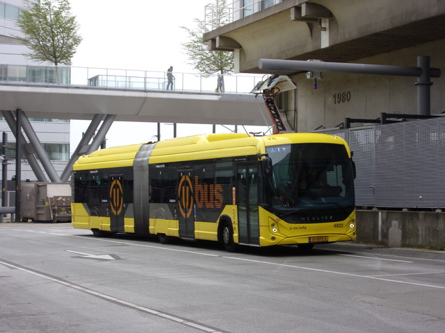 Foto van QBZ Heuliez GX437 ELEC 4820 Gelede bus door_gemaakt Lijn45