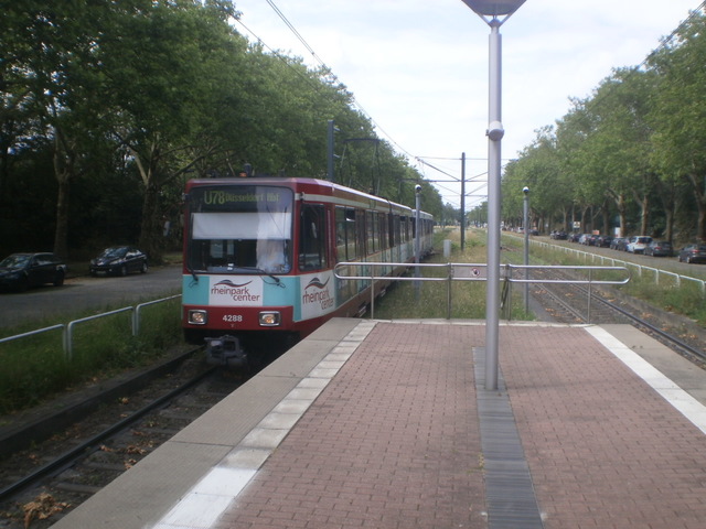 Foto van Rheinbahn Stadtbahnwagen B 4288 Tram door_gemaakt Perzik