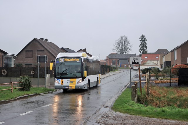 Foto van DeLijn Van Hool A309 Hybrid 5862 Midibus door_gemaakt mauricehooikammer