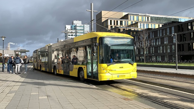 Foto van QBZ Hess LighTram 4220 Dubbelgelede bus door_gemaakt Stadsbus