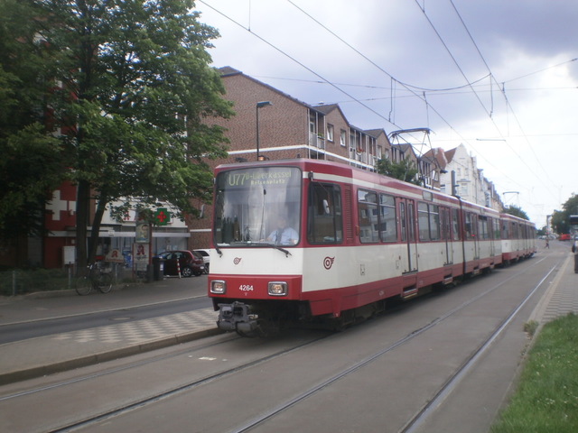 Foto van Rheinbahn Stadtbahnwagen B 4264 Tram door_gemaakt Perzik