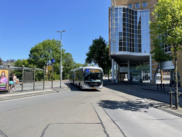 Foto van QBZ Heuliez GX437 ELEC 7412 Gelede bus door M48T