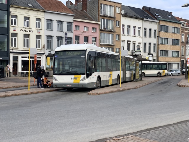 Foto van DeLijn Van Hool AG300 4832 Gelede bus door_gemaakt JeExiste