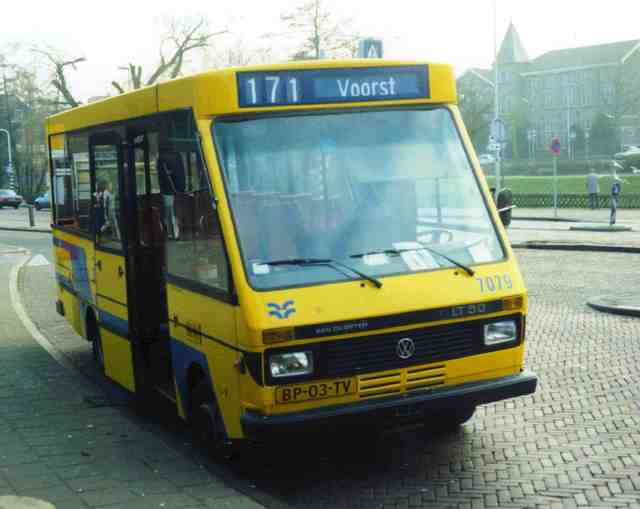 Foto van VAD Volkswagen LT50 / Den Oudsten 7079 Minibus door Jelmer