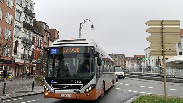 Foto van MIVB Volvo 7900 Hybrid 9456 Standaardbus door Stadsbus