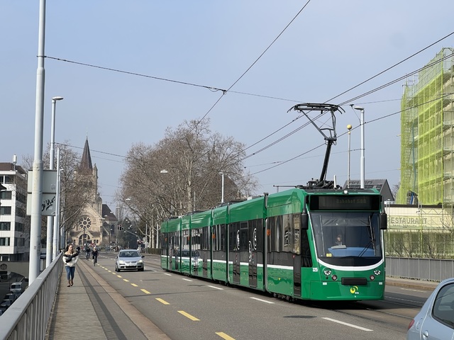 Foto van BVB Siemens Combino 325 Tram door Stadsbus