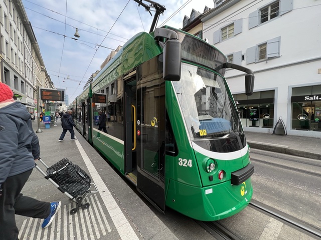 Foto van BVB Siemens Combino 324 Tram door_gemaakt Stadsbus