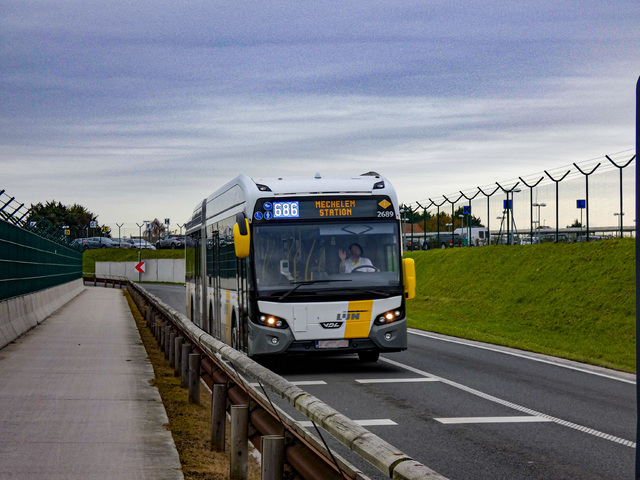 Foto van DeLijn VDL Citea SLFA-180 Hybrid 2689 Gelede bus door Delijn821