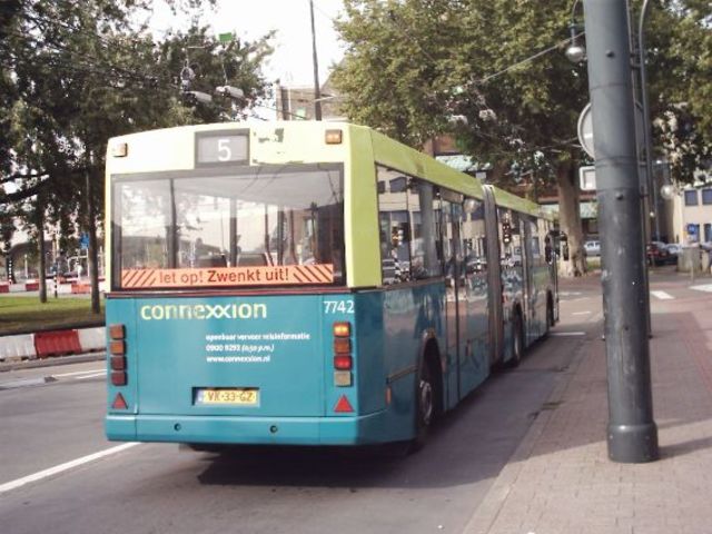 Foto van CXX Den Oudsten B88 G 7142 Gelede bus door_gemaakt PEHBusfoto